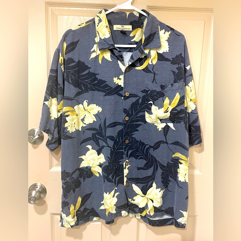 Tommy Bahama Mens Size L Vintage 100% Silk Hawaiian Button Down Shirt Gray